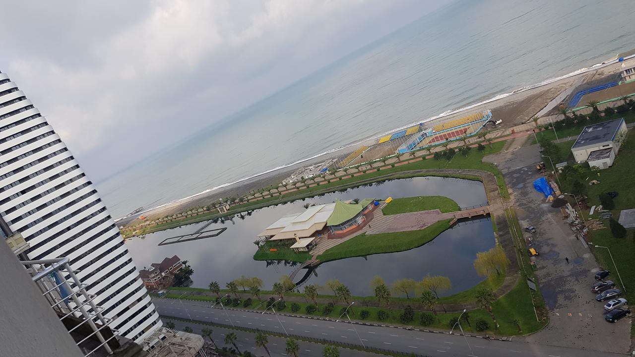 Sky-G Sea View Apartment Batumi Luaran gambar